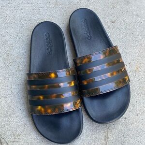 Adidas Women’s Adilette comfort slide - NEW!